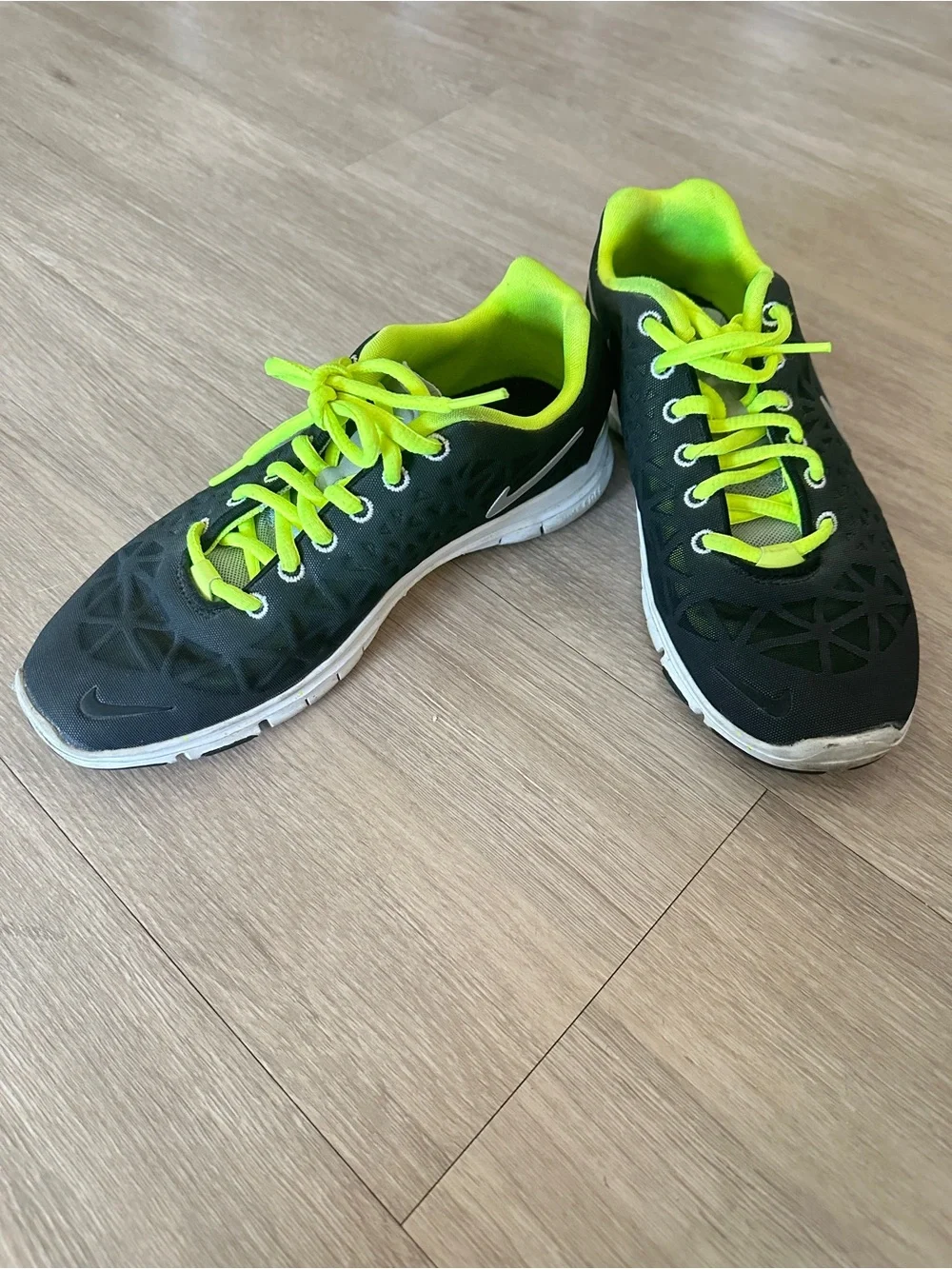 Nike Women Black and Neon Green Athletic Sneakers